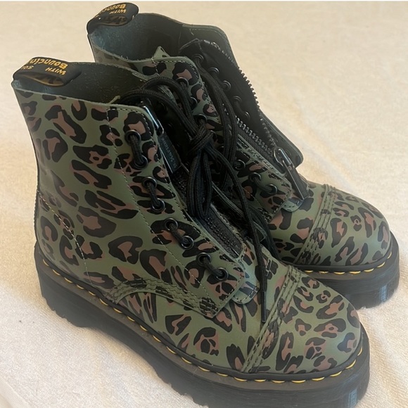 Dr. Martens Shoes - DR MARTENS GREEN LEOPARD SINCLAIR PLATFORM SIZE 8 CHUNKY LACE UP ZIPPER BOOTS